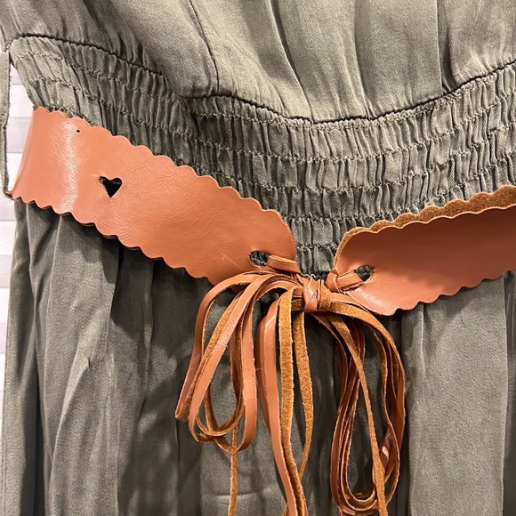 ROSE STYLE BELTED STRAPLESS DRESS WITH BROWN BELT. HIGH-LOW. MADE IN ITALY - Picture 3 of 9